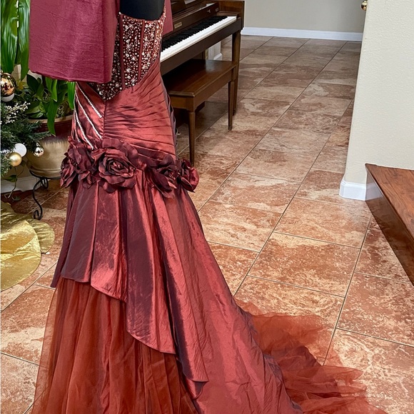 Rust brown Filipiniana gown - Size 6 - Picture 4 of 6
